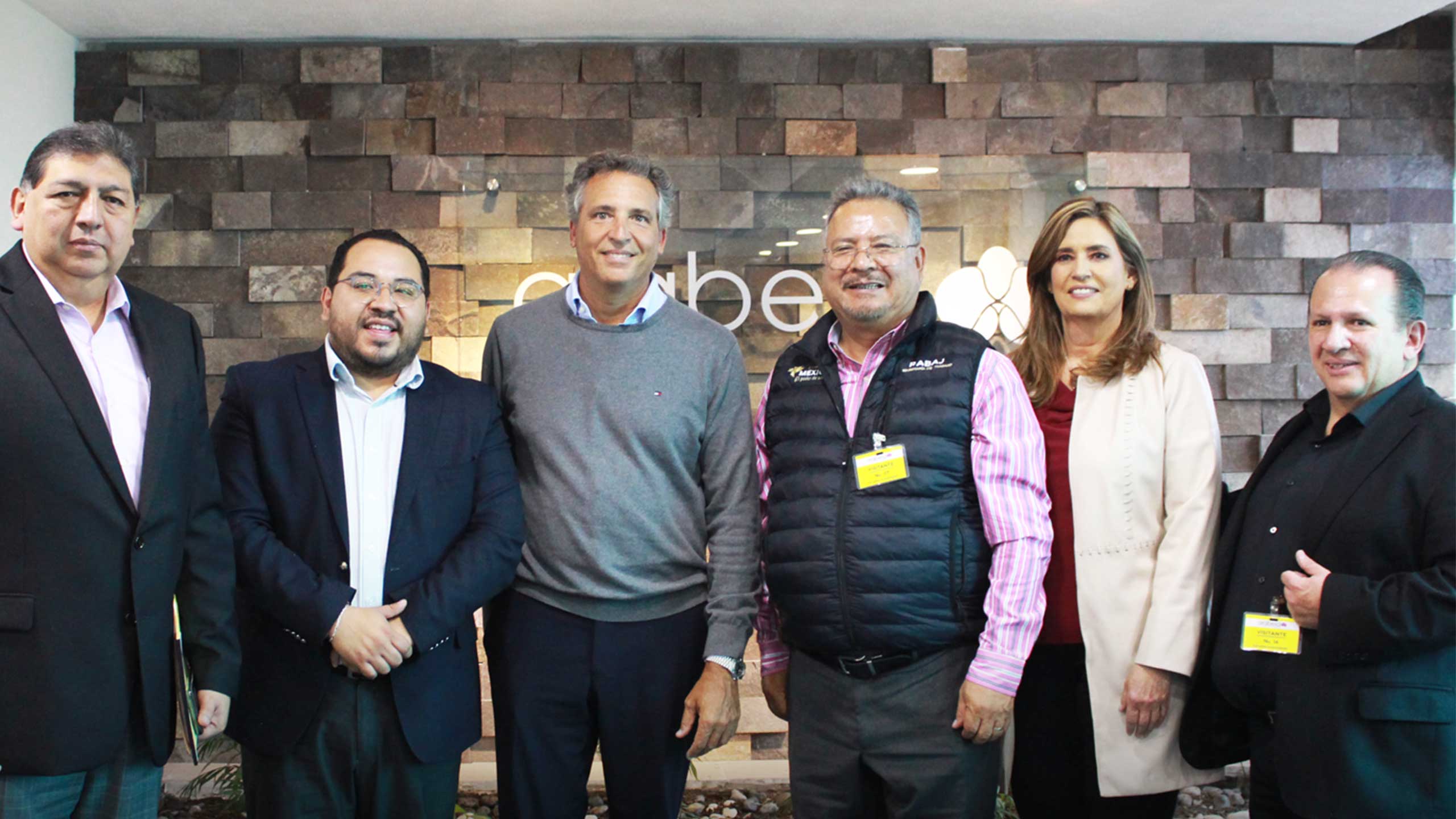 Empoderamiento y crecimiento económico para mujeres: Secretaría del Trabajo, Arabela y Parque Toluca 2000 estrechan lazos
